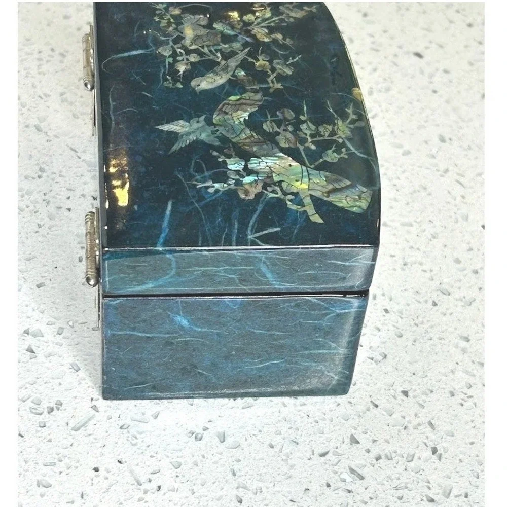 Vintage Mother of Pearl Inlay Lacquer Jewelry Box Teal Blue Bird Turtle Clasp‎